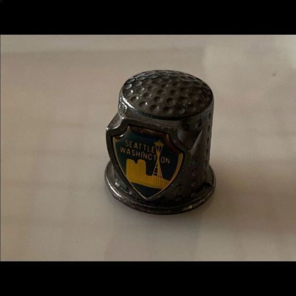 Pewter Thimble w/ A shield featuring Seattle Washington and the space needle - Picture 1 of 3